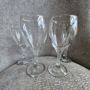 Elegant Twisted Stem Thick Glass Wine Goblets. Set of 4. Clear Glass